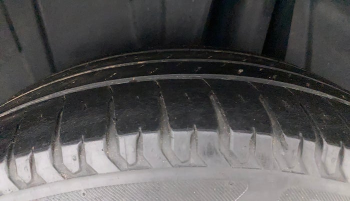 2021 Maruti XL6 ZETA MT, Petrol, Manual, 37,511 km, Left Rear Tyre Tread