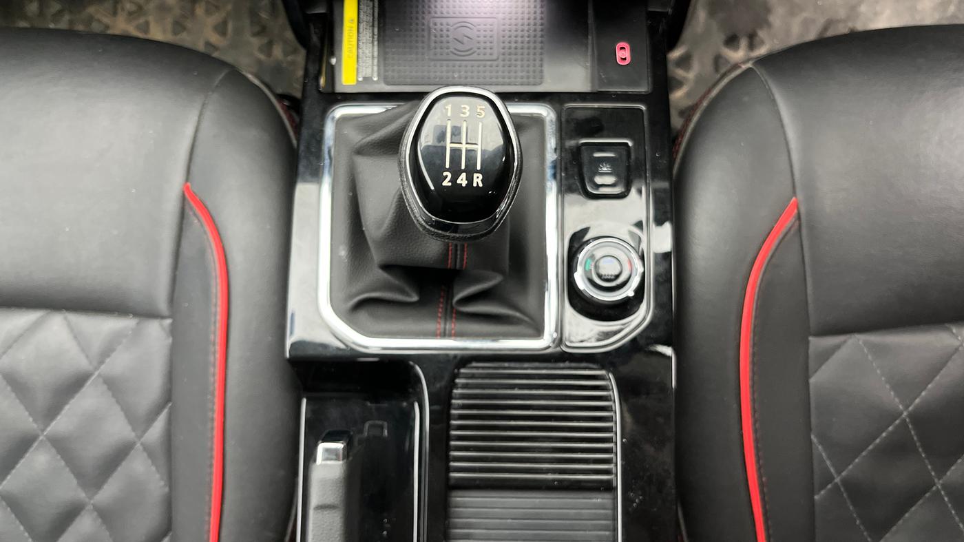 2023 Renault Kiger RXZ MT, Petrol, Manual, 16,320 km, Gear Lever