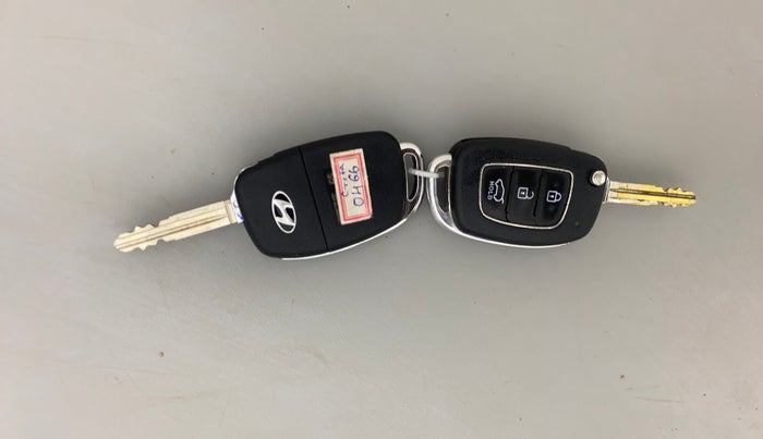 2017 Hyundai Creta E PLUS 1.6 PETROL, Petrol, Manual, 51,039 km, Key Close Up