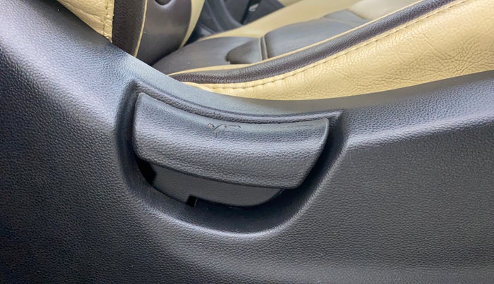 2017 Hyundai Creta E PLUS 1.6 PETROL, Petrol, Manual, 51,039 km, Driver Side Adjustment Panel