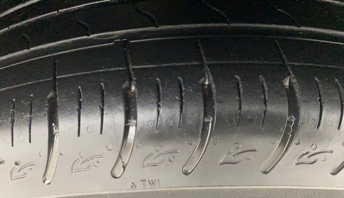 2017 Hyundai Creta E PLUS 1.6 PETROL, Petrol, Manual, 51,039 km, Left Front Tyre Tread