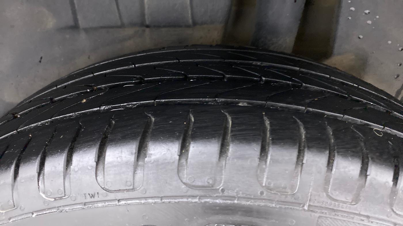 2017 Maruti Dzire ZXI Plus AMT, Petrol, Automatic, 90,768 km, Left Rear Tyre Tread