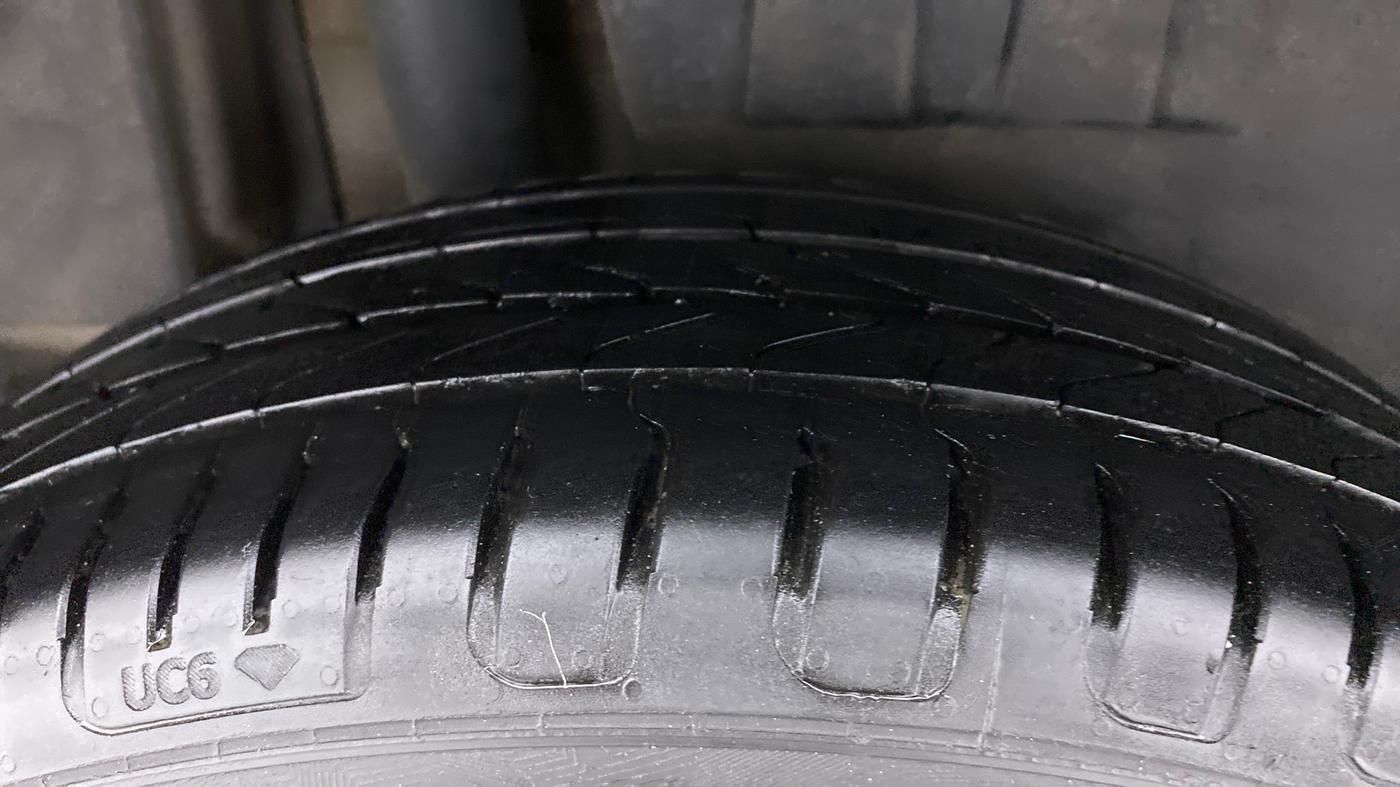 2017 Maruti Dzire ZXI Plus AMT, Petrol, Automatic, 90,768 km, Right Rear Tyre Tread