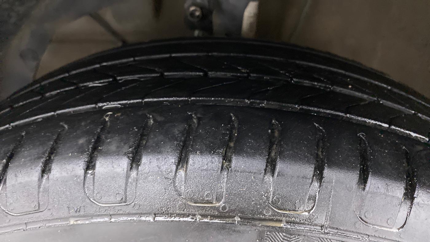 2017 Maruti Dzire ZXI Plus AMT, Petrol, Automatic, 90,768 km, Left Front Tyre Tread