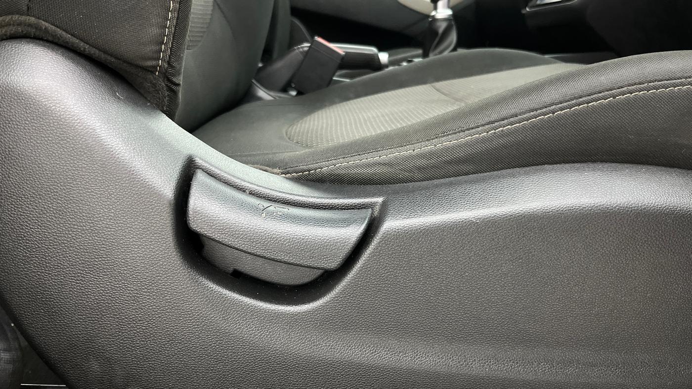 2017 Hyundai Creta E PLUS 1.6 PETROL, Petrol, Manual, 97,204 km, Driver Side Adjustment Panel
