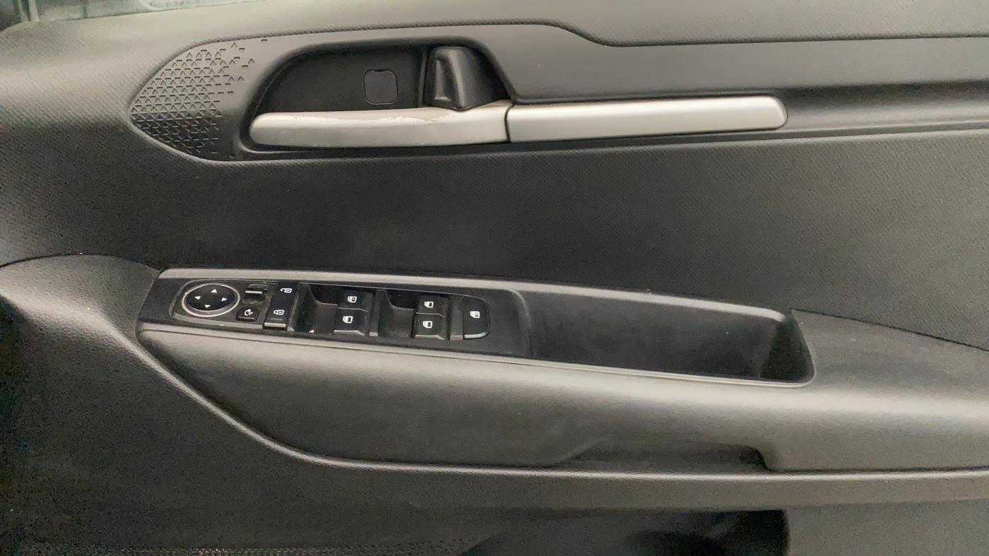 2021 KIA SONET HTK PLUS 1.2, Petrol, Manual, 1,16,993 km, Driver Side Door Panels Control