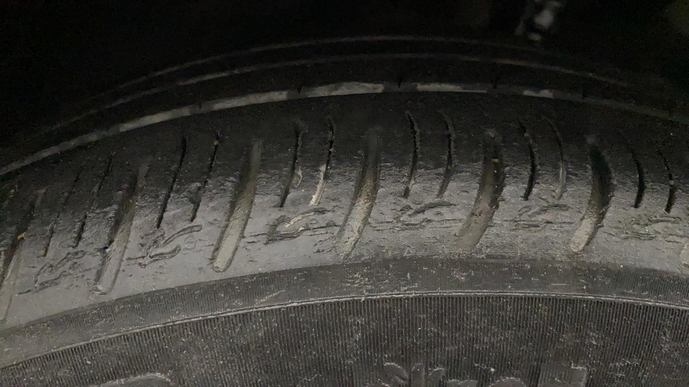 2021 KIA SONET HTK PLUS 1.2, Petrol, Manual, 1,16,993 km, Left Front Tyre Tread