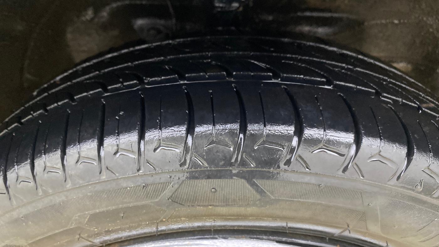 2016 Maruti Wagon R 1.0 VXI AMT, Petrol, Automatic, 52,915 km, Right Front Tyre Tread