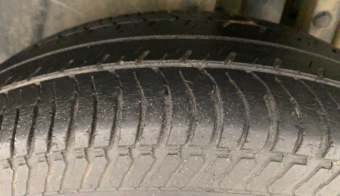 2013 Maruti Swift LXI, Petrol, Manual, 44,639 km, Left Rear Tyre Tread