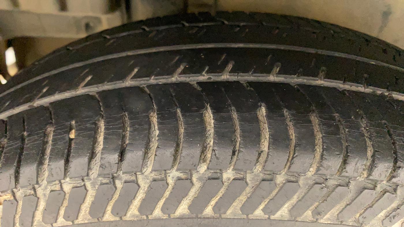 2013 Maruti Swift LXI, Petrol, Manual, 44,639 km, Right Rear Tyre Tread