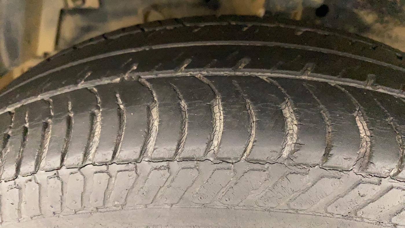 2013 Maruti Swift LXI, Petrol, Manual, 44,639 km, Left Front Tyre Tread