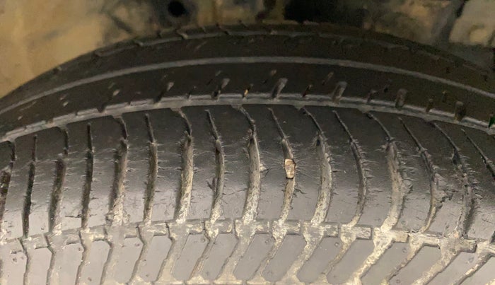 2013 Maruti Swift LXI, Petrol, Manual, 44,639 km, Right Front Tyre Tread