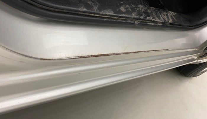 2013 Maruti Swift LXI, Petrol, Manual, 44,639 km, Right running board - Minor scratches