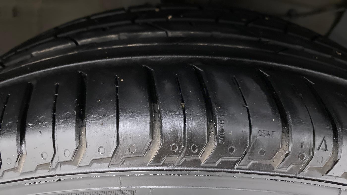 2015 Maruti Ciaz ZDI+ SHVS, Diesel, Manual, 57,600 km, Right Front Tyre Tread