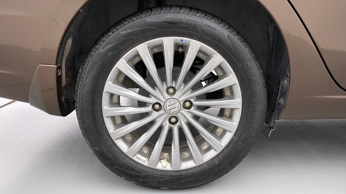 2015 Maruti Ciaz ZDI+ SHVS, Diesel, Manual, 57,600 km, Right Rear Wheel