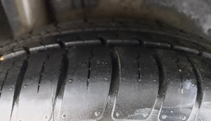 2019 Ford Figo Aspire 1.2 Trend+ Petrol, CNG, Manual, 8,611 km, Right Rear Tyre Tread