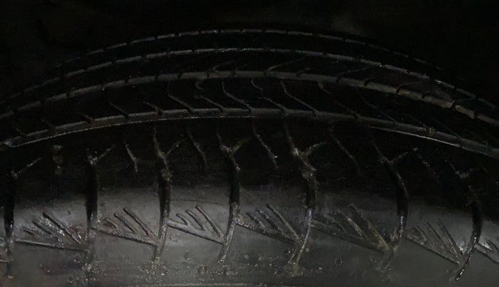 2022 Maruti Grand Vitara ALPHA SMART HYBRID, Petrol, Manual, 38,345 km, Left Front Tyre Tread