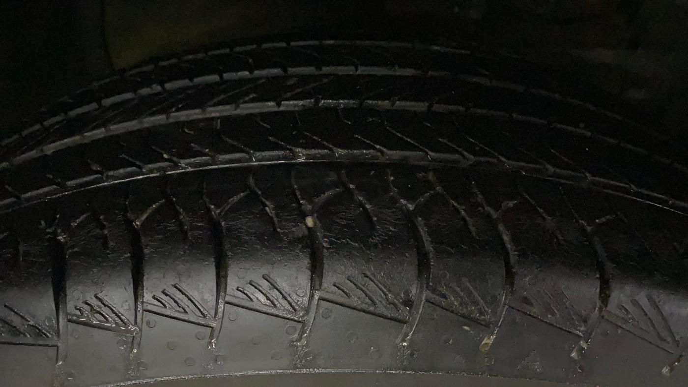 2022 Maruti Grand Vitara ALPHA SMART HYBRID, Petrol, Manual, 38,356 km, Right Front Tyre Tread