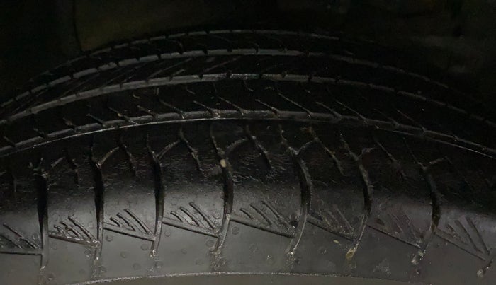 2022 Maruti Grand Vitara ALPHA SMART HYBRID, Petrol, Manual, 38,345 km, Right Front Tyre Tread