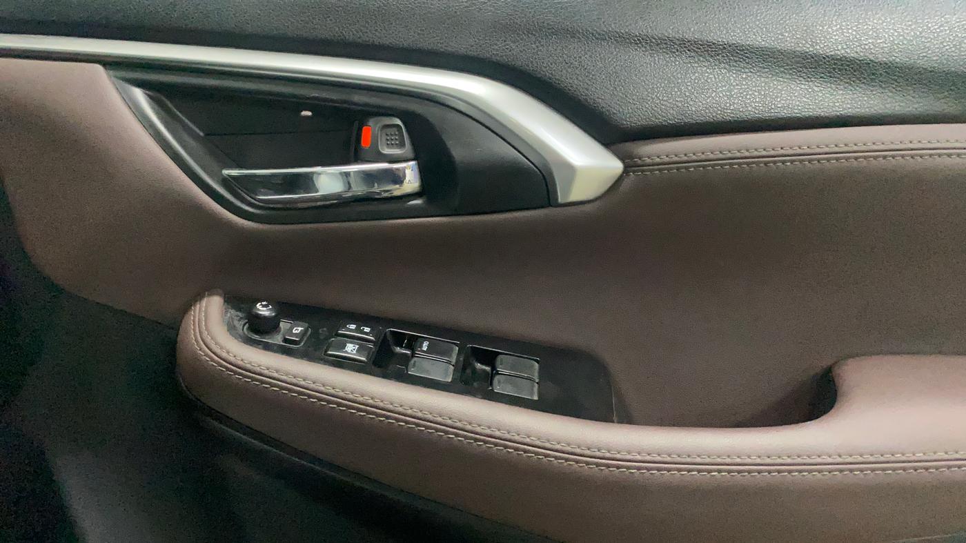 2022 Maruti Grand Vitara ALPHA SMART HYBRID, Petrol, Manual, 38,356 km, Driver Side Door Panels Control