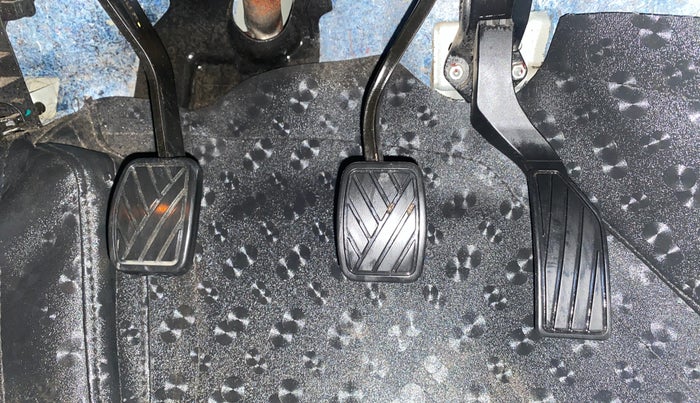 2022 Maruti Grand Vitara ALPHA SMART HYBRID, Petrol, Manual, 38,345 km, Pedals