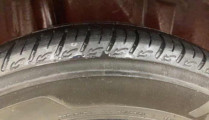 2013 Honda Brio VX AT, Petrol, Automatic, 42,867 km, Right Rear Tyre Tread