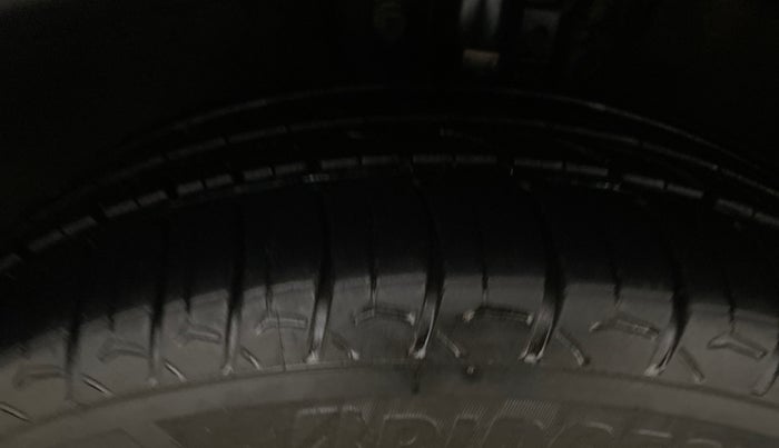 2017 Volkswagen Vento HIGHLINE PLUS 1.2 AT 16 ALLOY, Petrol, Automatic, 78,846 km, Left Front Tyre Tread