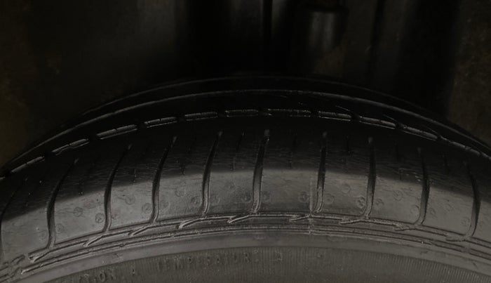 2017 Volkswagen Vento HIGHLINE PLUS 1.2 AT 16 ALLOY, Petrol, Automatic, 78,846 km, Left Rear Tyre Tread