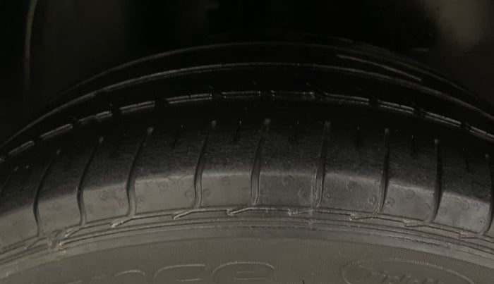 2017 Volkswagen Vento HIGHLINE PLUS 1.2 AT 16 ALLOY, Petrol, Automatic, 78,846 km, Right Rear Tyre Tread