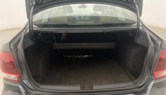 2017 Volkswagen Vento HIGHLINE PLUS 1.2 AT 16 ALLOY, Petrol, Automatic, 78,846 km, Boot Inside