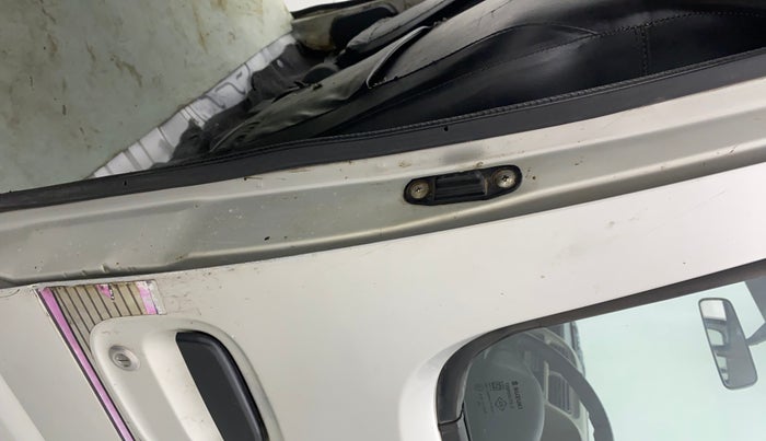2016 Maruti Eeco 5 STR WITH A/C+HTR, Petrol, Manual, 29,360 km, Right B pillar - Paint is slightly faded