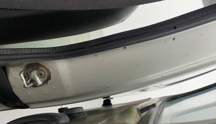 2016 Maruti Eeco 5 STR WITH A/C+HTR, Petrol, Manual, 29,360 km, Left C pillar - Minor scratches