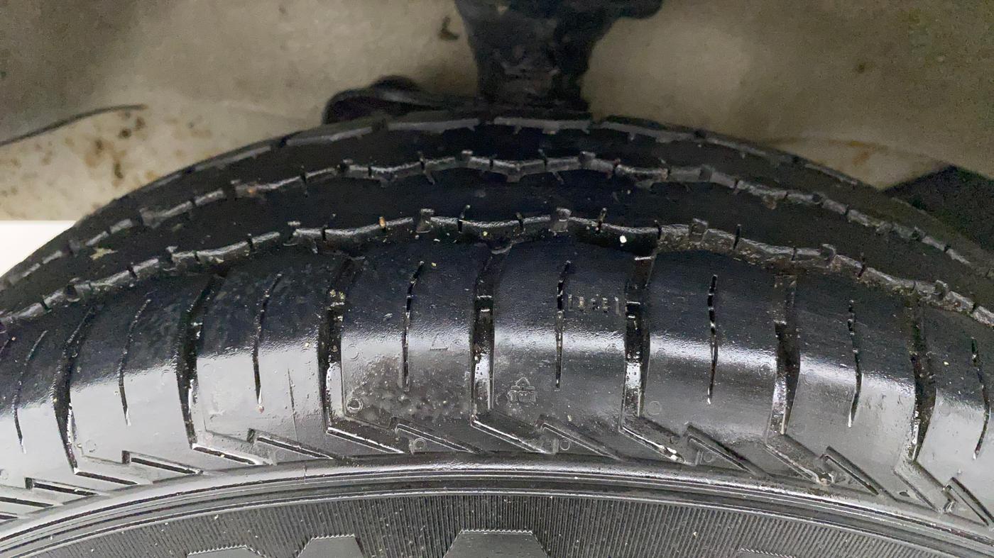 2016 Maruti Eeco 5 STR WITH A/C+HTR, Petrol, Manual, 29,360 km, Left Front Tyre Tread