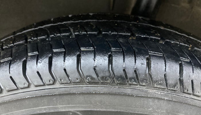 2015 Renault Kwid RXT 0.8, Petrol, Manual, 69,972 km, Left Rear Tyre Tread