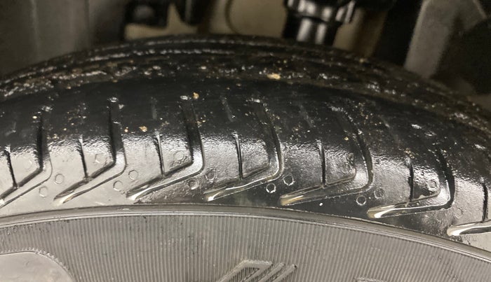 2015 Renault Kwid RXT 0.8, Petrol, Manual, 69,972 km, Left Front Tyre Tread