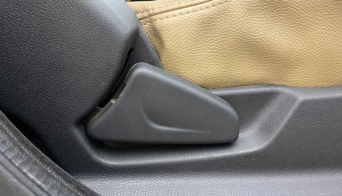 2015 Renault Kwid RXT 0.8, Petrol, Manual, 69,972 km, Driver Side Adjustment Panel