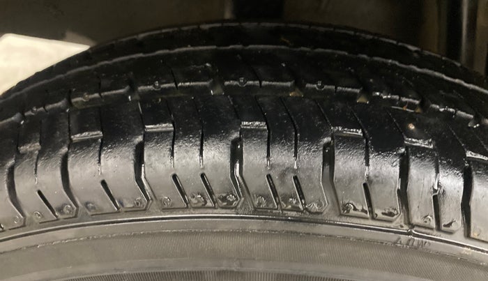 2015 Renault Kwid RXT 0.8, Petrol, Manual, 69,972 km, Right Rear Tyre Tread