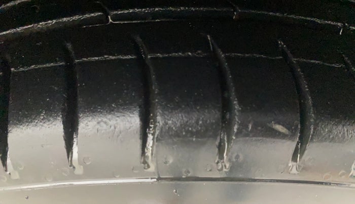 2014 Hyundai Grand i10 ASTA AT 1.2 KAPPA VTVT, Petrol, Automatic, 1,12,492 km, Right Front Tyre Tread