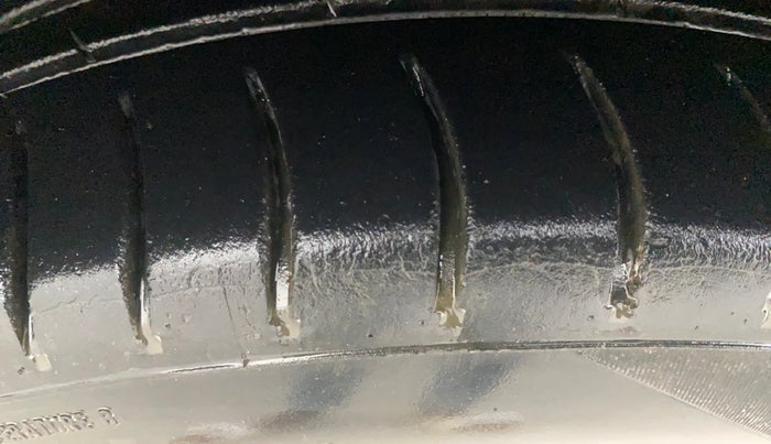 2014 Hyundai Grand i10 ASTA AT 1.2 KAPPA VTVT, Petrol, Automatic, 1,12,492 km, Right Rear Tyre Tread