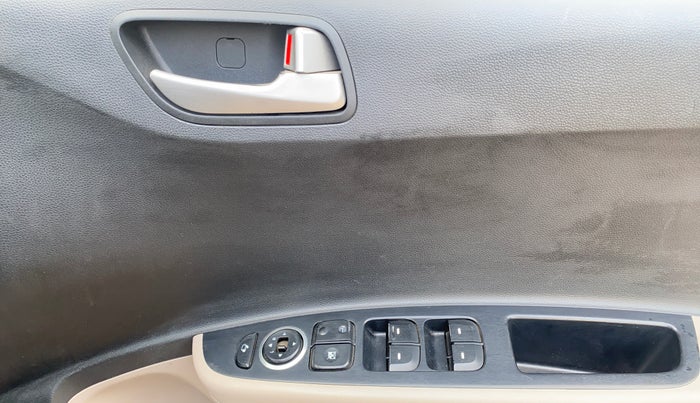 2014 Hyundai Grand i10 ASTA AT 1.2 KAPPA VTVT, Petrol, Automatic, 1,12,492 km, Driver Side Door Panels Control