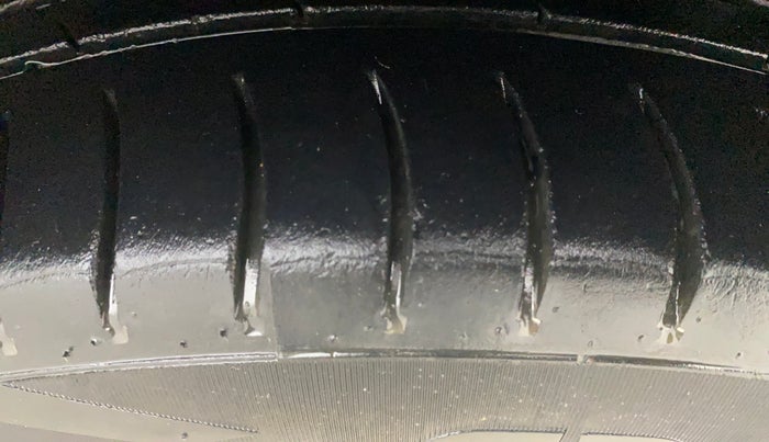 2014 Hyundai Grand i10 ASTA AT 1.2 KAPPA VTVT, Petrol, Automatic, 1,12,492 km, Left Rear Tyre Tread