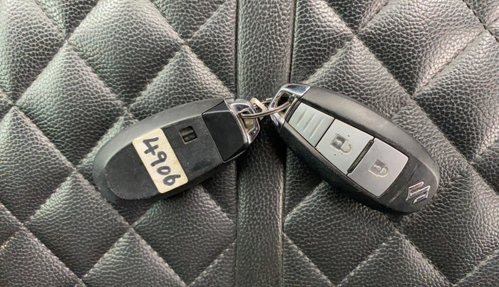 2017 Maruti Baleno ZETA CVT PETROL 1.2, Petrol, Automatic, 39,401 km, Key Close Up