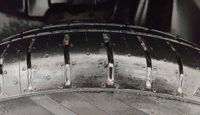 2020 Maruti Swift ZXI PLUS, Petrol, Manual, 30,929 km, Left Rear Tyre Tread