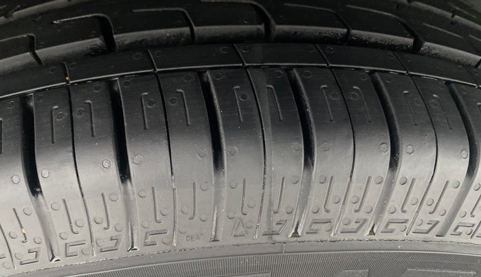 2023 Maruti Ciaz DELTA 1.5 SHVS MT PETROL, Petrol, Manual, 65,685 km, Right Rear Tyre Tread