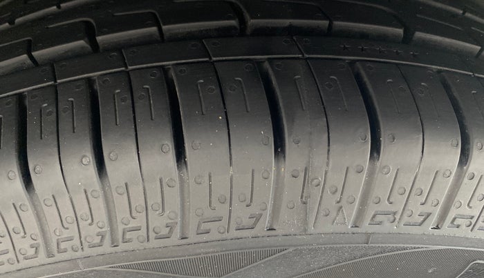 2023 Maruti Ciaz DELTA 1.5 SHVS MT PETROL, Petrol, Manual, 65,685 km, Right Front Tyre Tread