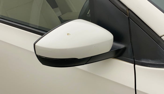 2018 Skoda Rapid STYLE 1.6 MPI AT, Petrol, Automatic, 84,936 km, Right rear-view mirror - ORVM switch has minor damage