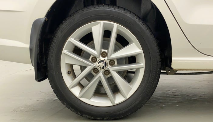 2018 Skoda Rapid STYLE 1.6 MPI AT, Petrol, Automatic, 84,936 km, Right Rear Wheel