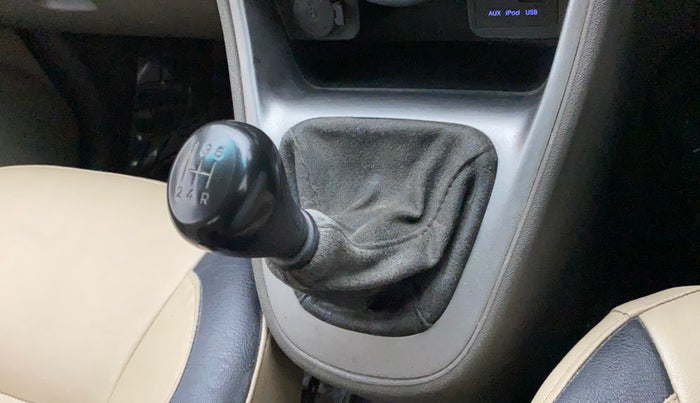 2012 Hyundai i10 SPORTZ 1.2, Petrol, Manual, 1,24,792 km, Gear lever - Boot cover slightly torn