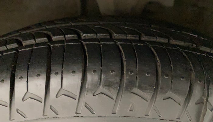 2012 Hyundai i10 SPORTZ 1.2, Petrol, Manual, 1,24,792 km, Left Front Tyre Tread