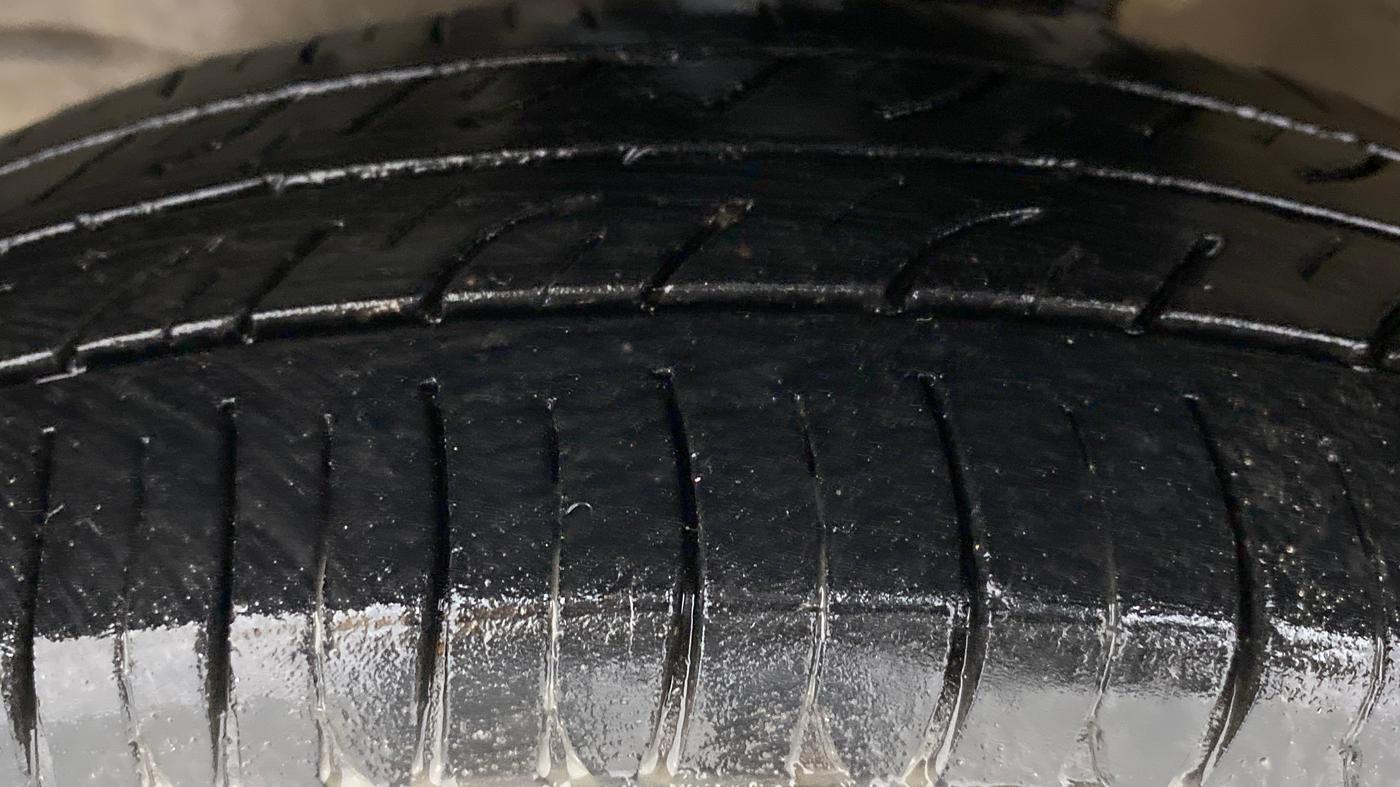2017 Maruti Wagon R 1.0 LXI CNG, CNG, Manual, 78,954 km, Left Front Tyre Tread